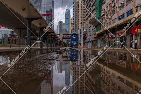 上環 反射在水面上的街景和香港電車（叮叮） 其之三
