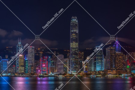 由尖沙咀望向中環的高樓大廈的夜景 其之二