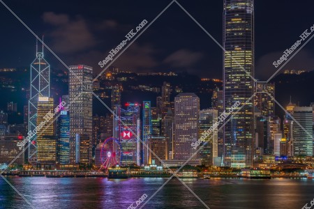 由尖沙咀望向中環的高樓大廈的夜景 其之四