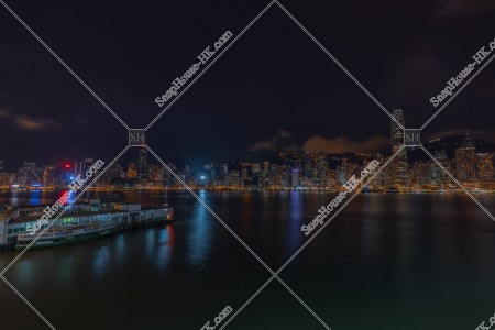 由尖沙咀望向香港島的高樓大廈的夜景 其之一