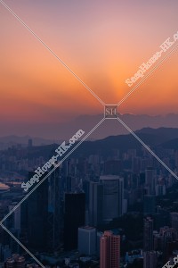 由山頂俯瞰的日出的香港島風景 其之一