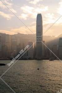 由尖沙咀望向在薄霧中的中環高樓大廈黃昏景色 其之六