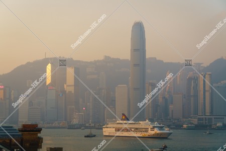 早上的中環的高樓大廈群和豪華郵輪 其之二