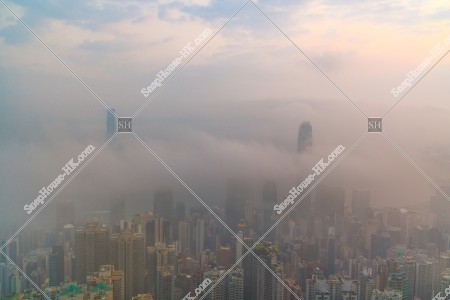 在山頂看到的香港城市景觀和雲海 其之一