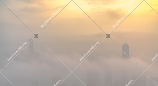 在山頂看到的香港城市景觀和雲海 其之四